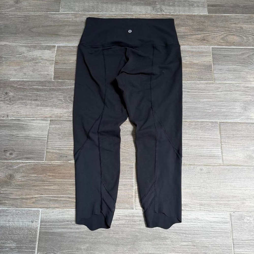 Lululemon black capri leggings